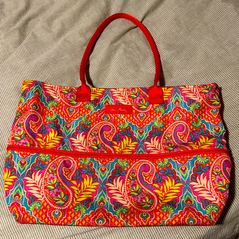 Vera Bradley tote unzips to large paisley paradise